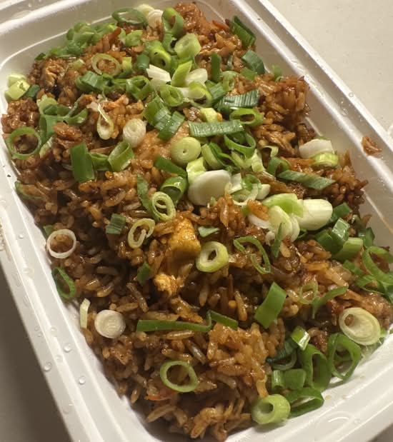 40. Riz frit au poulet / Chicken fried rice 雞炒飯